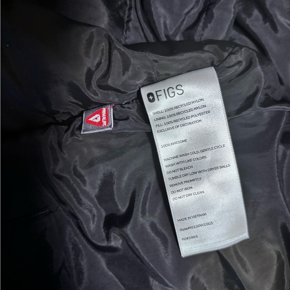 Figs On-Shift Packable Puffer Jacket Technical Performance Outerwear in Black M - Picture 12 of 16